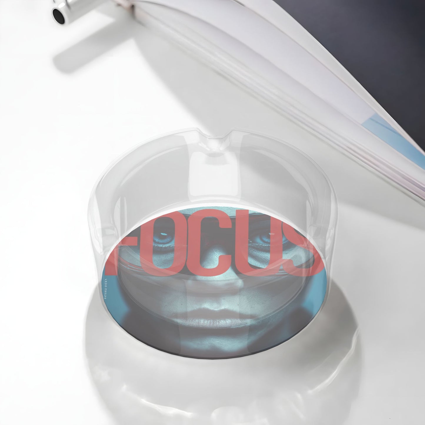 Creative Portrait Printed Round Glass Ashtray, Home & Office Trendy Decor Ashtray (Diameter 8.5cm)