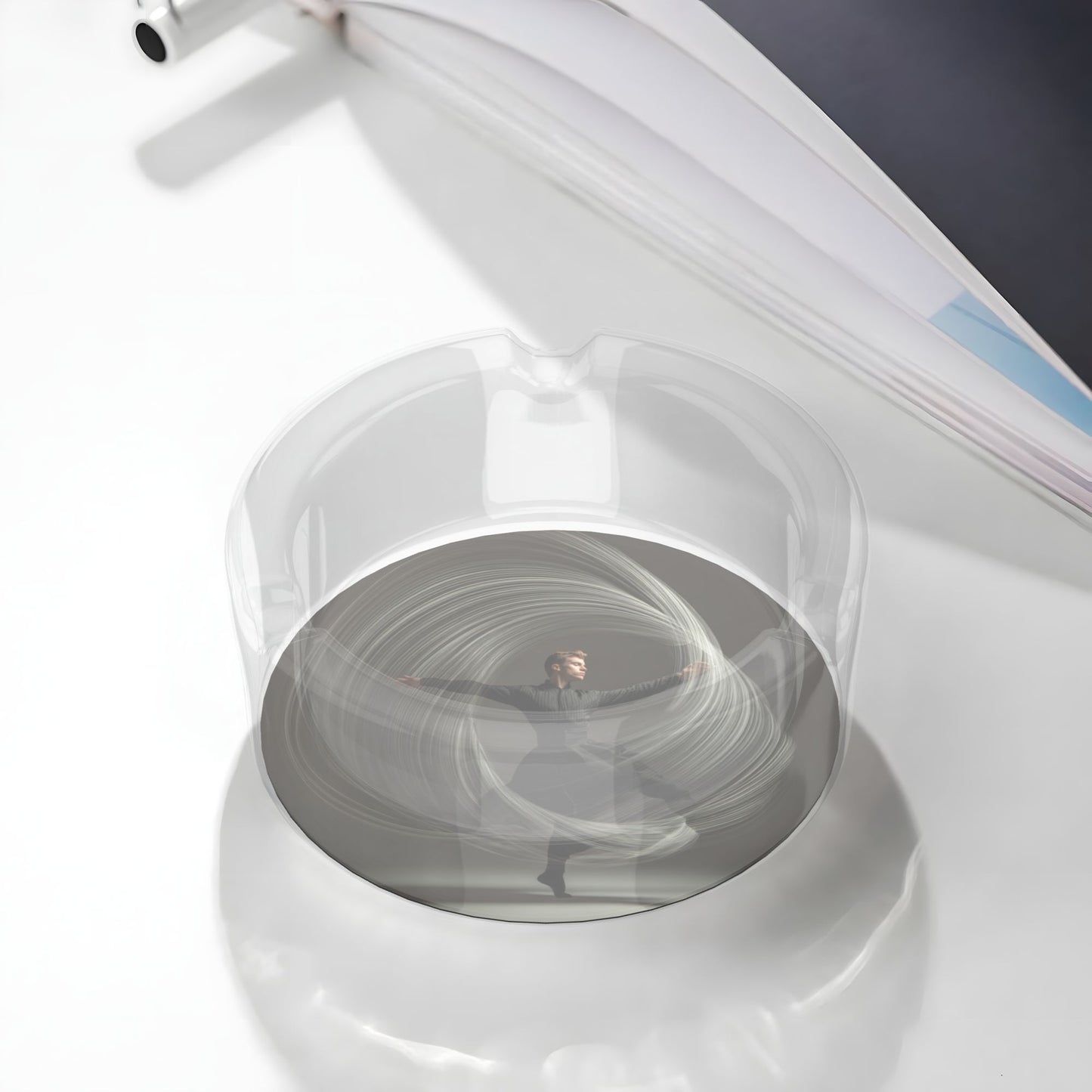 Artistic Dancer Light - Shadow Round Glass Ashtray, Creative Home & Office Decor Ashtray (Diameter 8.5cm)