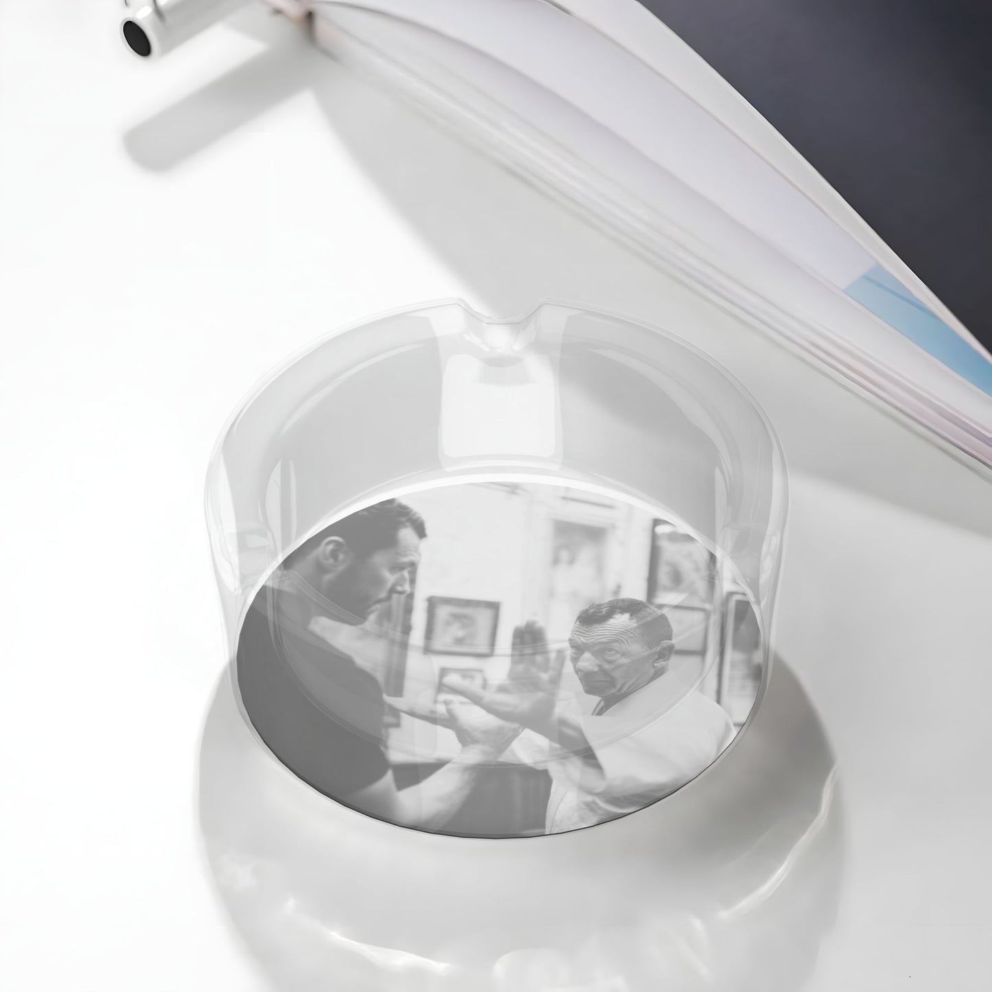 Martial Arts Sparring Printed Round Glass Ashtray, Creative Home & Office Decor Ashtray (Diameter 8.5cm)
